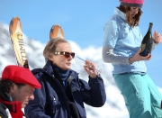 Powder Girl: Bill Nighy (Mitte)