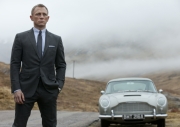 Skyfall: Daniel Craig als James Bond 007 und der Aston Martin DB5