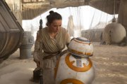 Star Wars: Das Erwachen der Macht: Daisy Ridley als Rey mit BB-8